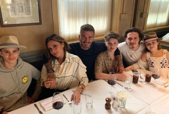 Attention Working Mums! Rujuk Stail Victoria Beckham Untuk Musim Perayaan Kali Ini, Biarpun Sibuk Dengan Keluarga