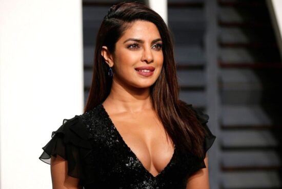 Priyanka Chopra Jonas Dihalau Keluar Dari Salun Di London