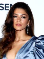 Zendaya Sarung Gaun Berusia 40 Tahun Ke Majlis Anugerah