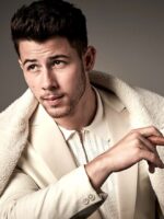 Cedera Di Set Penggambaran, Nick Jonas Dikejarkan Ke Hospital