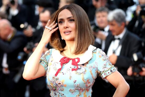 “Hanya Lima Minit Sehari” - Salma Hayek Berkongsi Rahsia Tubuh Seksi