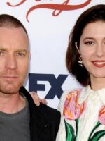 Mary Elizabeth Winstead & Ewan McGregor Timang Cahaya Mata Pertama