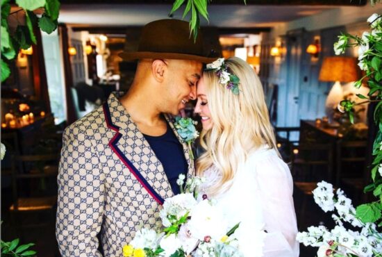 Lebih Dua Dekad Bercinta, Emma Bunton Akhirnya Bergelar Isteri