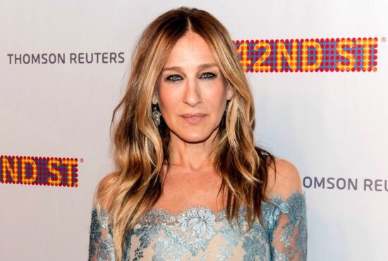 Penampilan Sarah Jessica Parker Dengan Rambut Beruban Mengejutkan Peminat