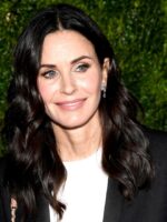 Courteney Cox Dedah Penyesalan Melakukan Pembedahan Plastik