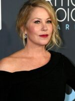 “Ia Satu Perjalanan Aneh” - Christina Applegate Dedah Masalah Kesihatan