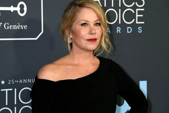 “Ia Satu Perjalanan Aneh” - Christina Applegate Dedah Masalah Kesihatan