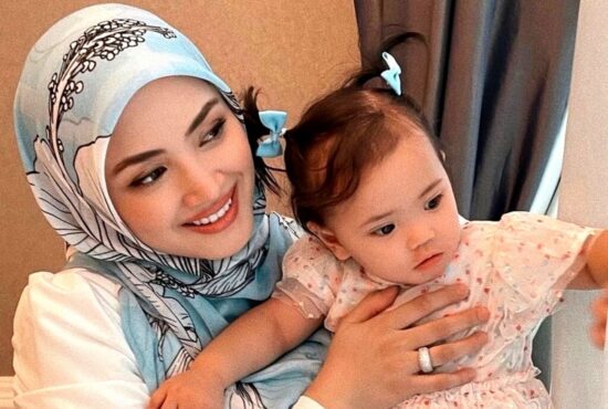 Puteri Fazura, Fatima Dikurniakan Rantai Berlian Daripada Tengku Permaisuri Selangor