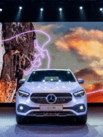 Crossover kompak Mercedes-Benz GLA 01