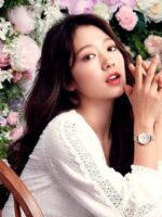 Park Shin Hye Dikurnia Cahaya Mata Lelaki