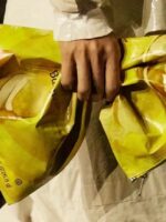 Balenciaga Telah Membuat Beg Kerepek Kentang Lay's