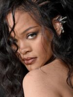 Ini 3 Koleksi Jam Tangan Unik Milik Rihanna