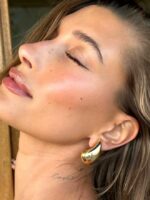 Trend ‘Strawberry Makeup’ Hailey Bieber Cetus Fenomena Di TikTok