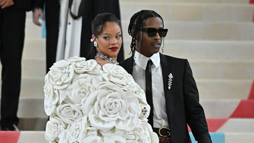 Rihanna Bersalin Anak Kedua, Timang Bayi Lelaki 3 Ogos Lalu