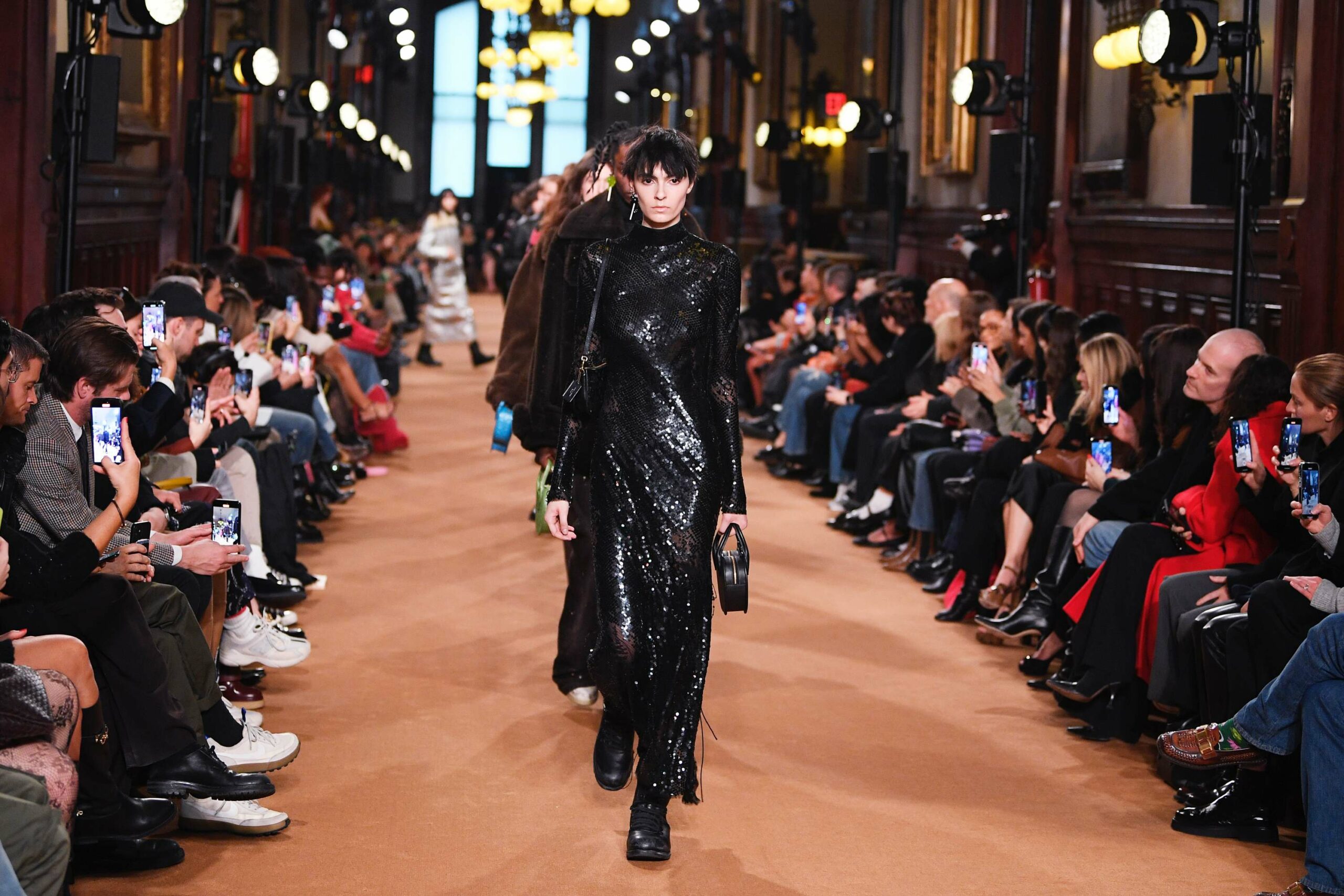 Panduan Fesyen Musim Luruh 2023, Dari Coach ke Michael Kors