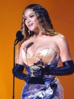 Trend Sarung Tangan Opera Yang Semakin Digilai Selebriti