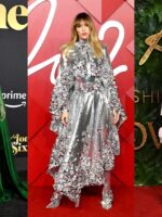 8 Inspirasi Gaya Segar & Berani Suki Waterhouse