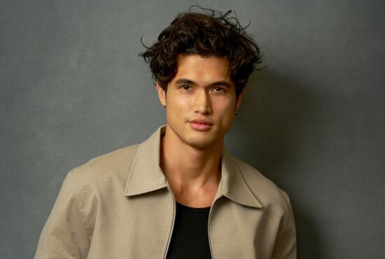 Kenali Model & Aktor Tampan Berdarah Kacukan, Charles Melton