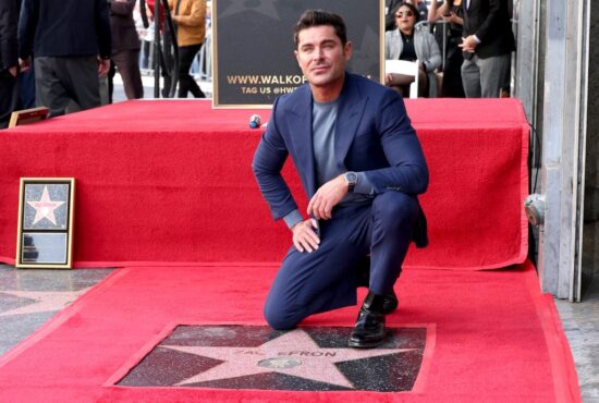 Zac Efron Terima Pengiktirafan Hollywood Walk of Fame