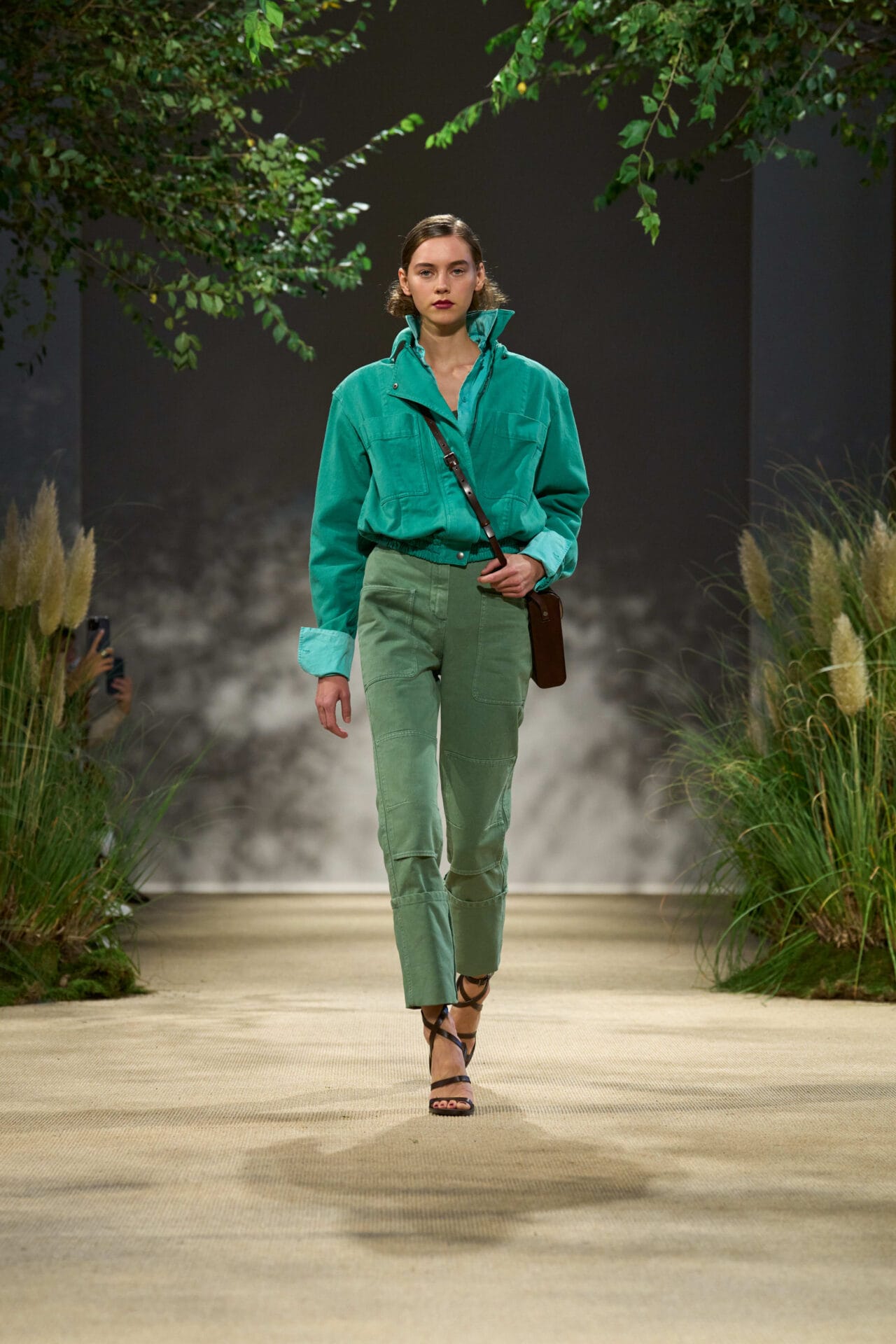 Nuansa Feminin Utilitarian Olahan Max Mara