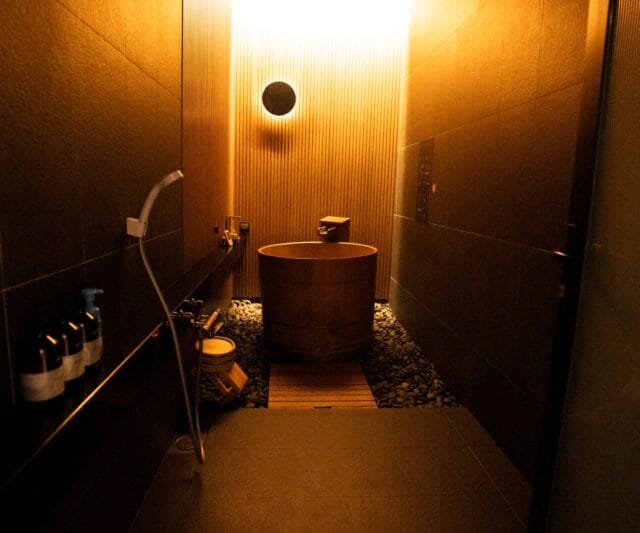 mandi onsen di Urban Retreat onsen spa