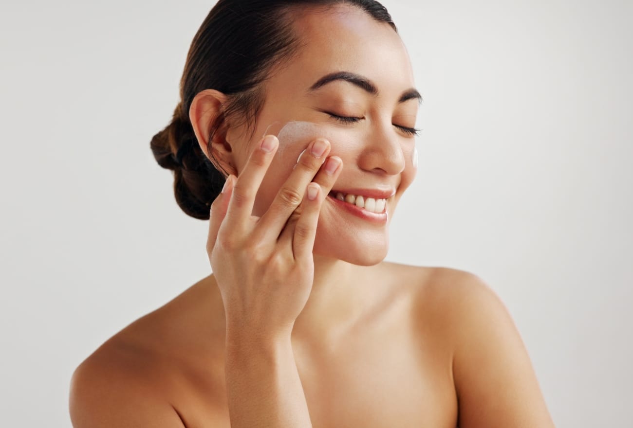 pakai sunscreen dalam rumah perlu atau tidak?