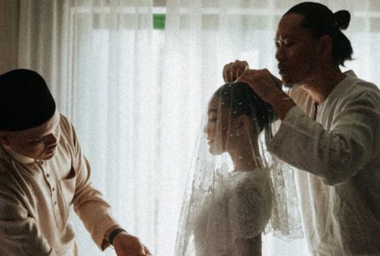 10 Hairstylist Selebriti Pilihan Pengantin 2025