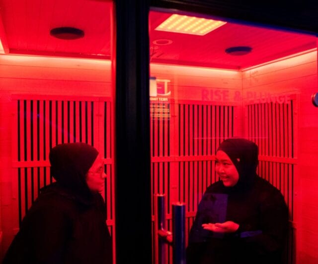 sesi sauna therapy dan ice bath GBC Love Wellness 2025 di Rise & Plunge