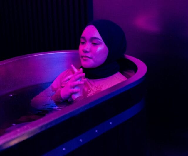 sesi sauna therapy dan ice bath GBC Love Wellness 2025 di Rise & Plunge