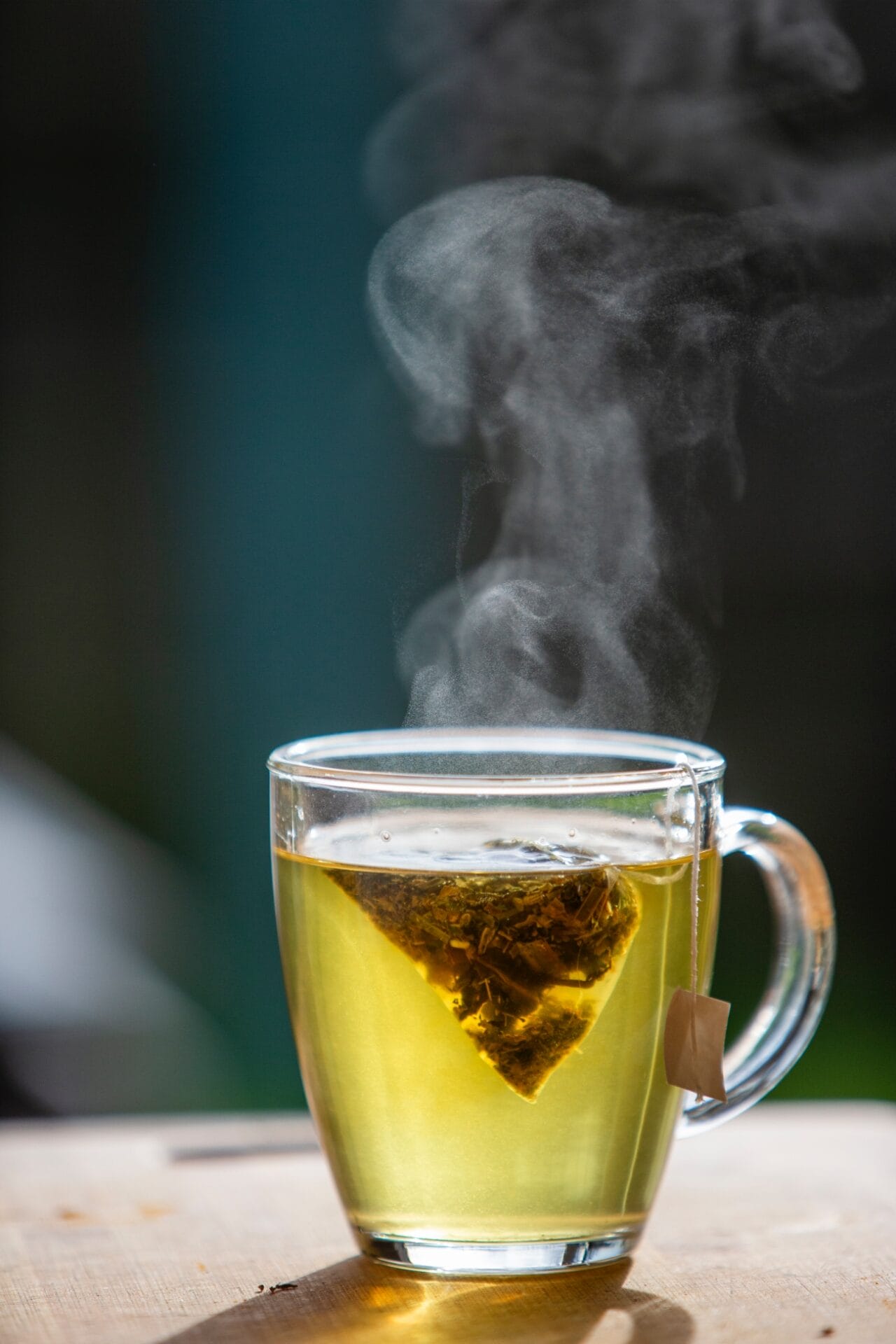lambat penuaan dengan minum air teh hijau